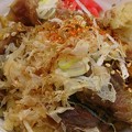 Photos: 北九州戦っぽいもん食べたいなー。。焼きうどんがあるよ！鉄板焼き空海さんの牛すじうどん焼き（７００円）。うどんと牛すじの馴染みが甘いけどその場で鉄板調理は美味い^ω^ #sutameshi