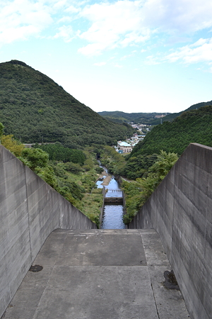 奥野ダムの水路