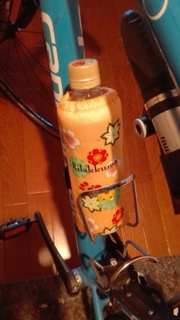 装着 ペットボトル保冷カバー
