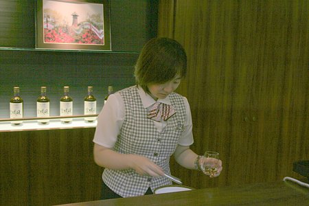 ハイボールをお願いする