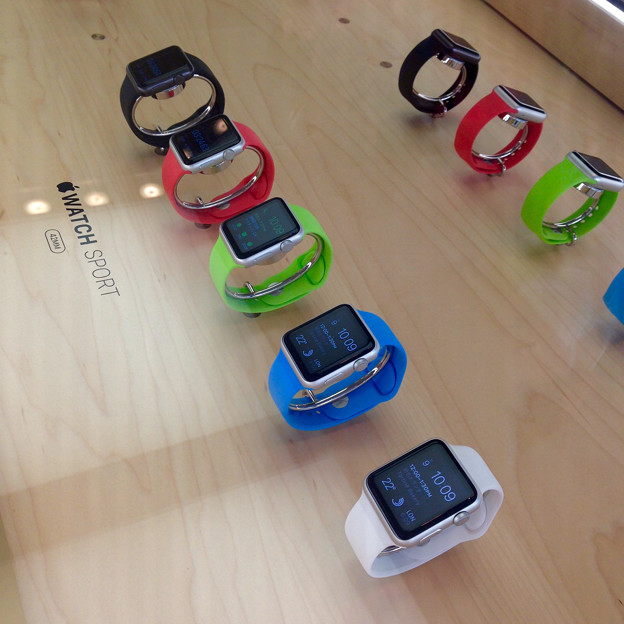 Photos: Apple Store名古屋栄：展示中の「Apple Watch Sport」- 2