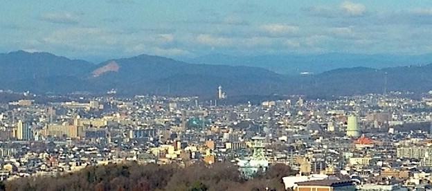 東山スカイタワーから見た「スカイワードあさひ」(2012年撮影)- 2