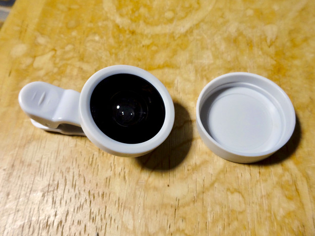 100円ショップ「セリア」で売ってたスマホ用ワイドレンズ - 4:キャップを外した本体