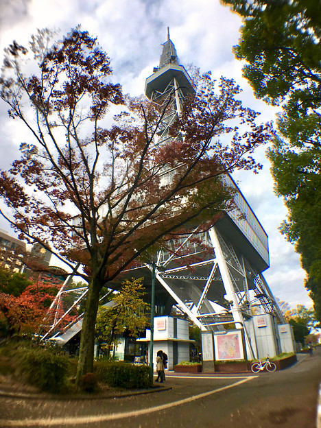 広角レンズで撮影した名古屋テレビ塔 - 2
