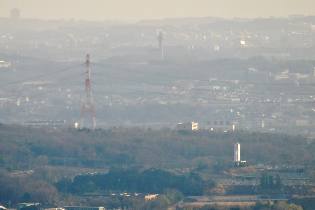 尾張白山社(白山神社)から見た景色 - 22:スカイワードあさひと潮見坂平和公園の建物