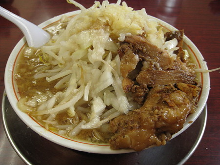 ドカメン　小豚らぁめん（680円）