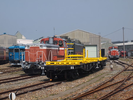 DE10 松任工場01
