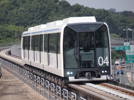 リニモ100形 公園東駅01