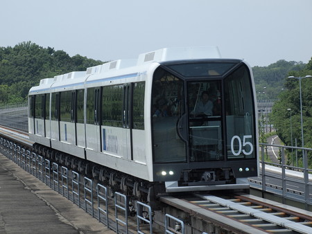 リニモ100形 公園東駅04