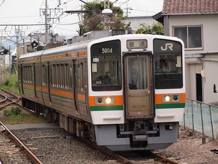 213系普通 飯田線新城駅
