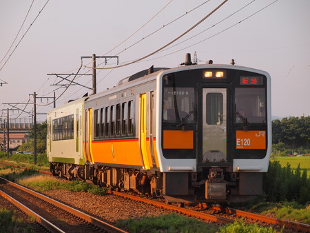 キハE120普通 信越本線さつき野~荻川