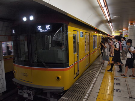 メトロ1000系 メトロ銀座線表参道駅03