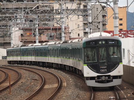 京阪13000系普通 京阪本線西三荘駅