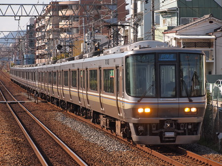 223系新快速 東海道本線甲南山手駅01