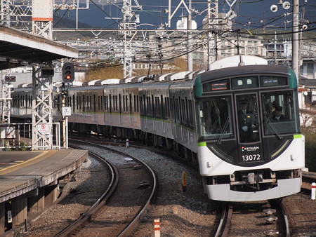 京阪13000系急行 京阪本線中書島駅02