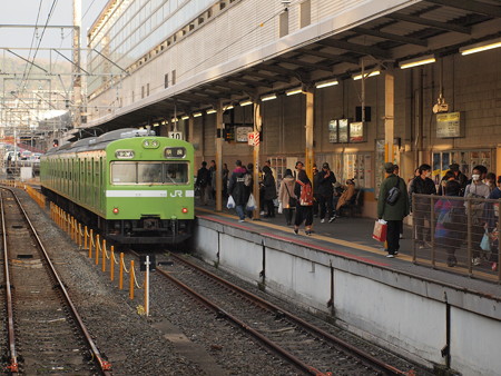 103系普通 奈良線京都駅02