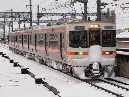 313系普通 関西本線八田駅01