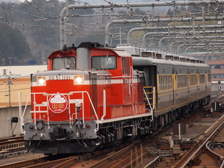 DD51 サロンカーなにわ 山陰本線福知山駅06