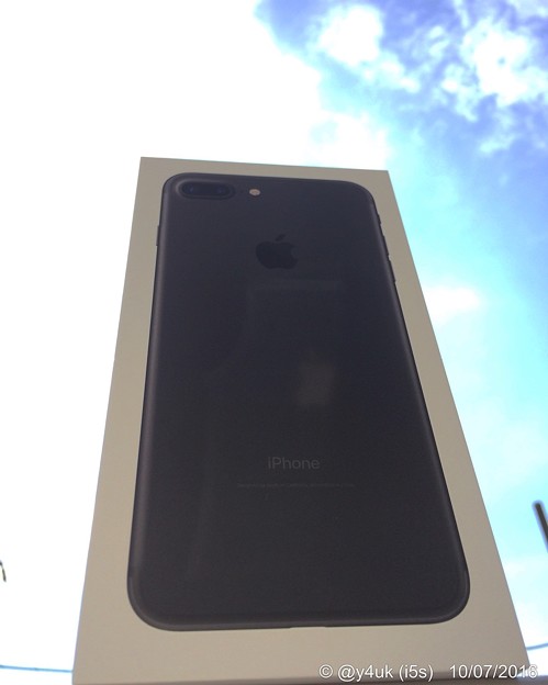秋晴れの下で記念撮影 ～Start up! iPhone 7 Plus, Black, 128GB, SIMfree