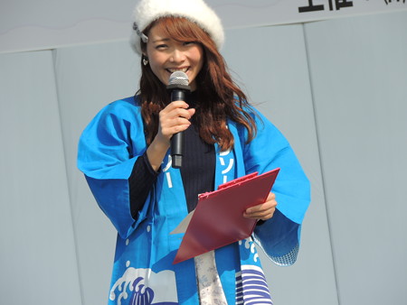 総合司会のお姉さん。