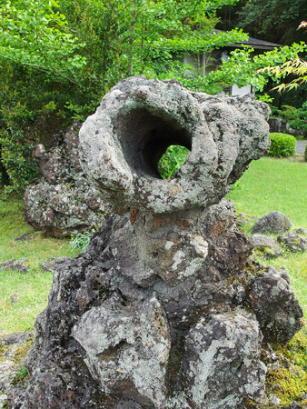 奇石博物館の溶岩樹型
