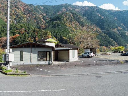 接岨峡大橋前の駐車場