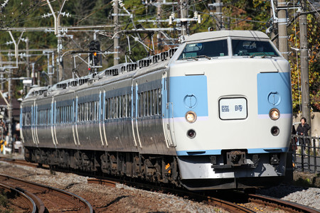 189系M50編成「鎌倉紅葉号」@北鎌倉~鎌倉