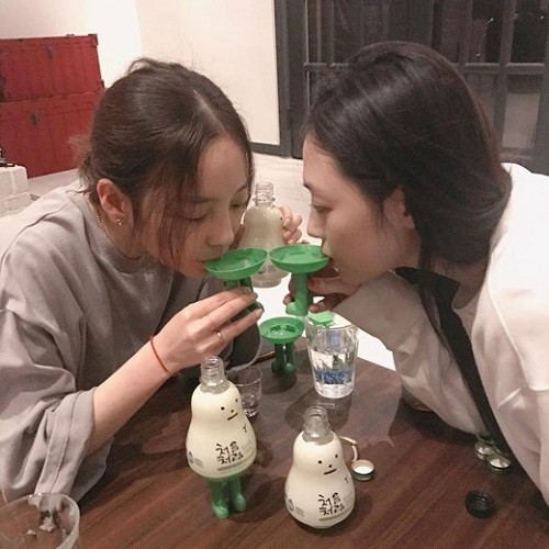 KARA ハラ&ソルリ、焼酎片手に酔っぱらい配信?「私たちのこと