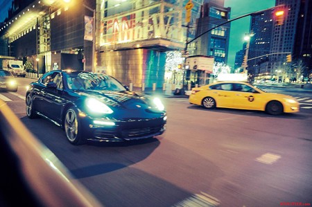 Porsche-Panamera-S-E-Hybrid-goes-for-night-drive-in-New-York-1