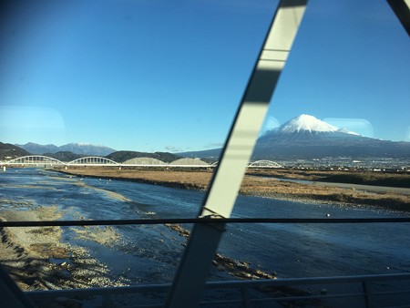 なんてこったー!最高のビューポイント「富士山と富士川」に橋桁が飛び入り参加(とほほ)