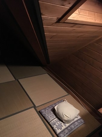 坐禅で心を落ちつかせます