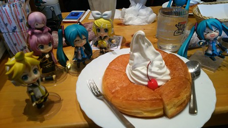 リン:「シロノワールきたーーー!!」 ミク:「ちょwww またアイスク...