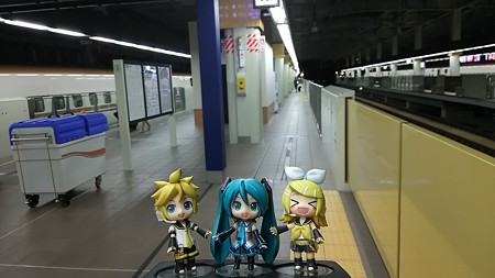 リン:「やぁー着いた着いた♪♪♪」 ミク:「なんかアッという間で...