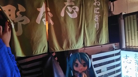 ミク:「もうすぐ入店できそうです♪」