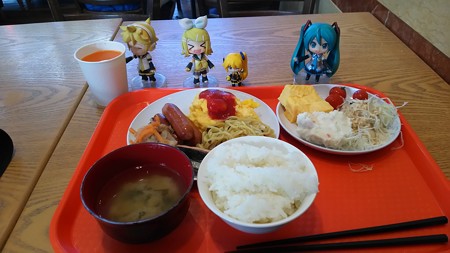 ミク:「ホテルの朝食バイキングです♪」 リン:「お昼に金沢カレー...