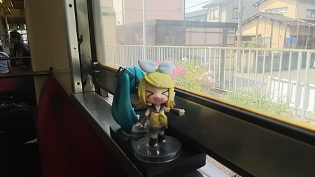 野々市駅に停車。 リン:「後でこの駅で降りて、金沢カレー食べに行...