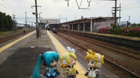 リン:「泊駅に止まっちゃったwww」 レン:「そりゃ止まるだろ、終点...