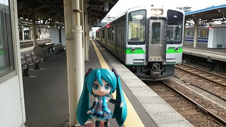 直江津駅に到着。妙高はねうまラインに乗り換えます。 ■ 直江津 17:5...