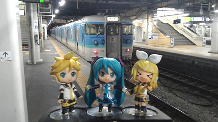 長野駅に無事到着!! ミク:「お疲れ様でした♪」 リン:「お疲れ...
