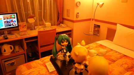 ホテルにチェックインしますた。 ミク:「こちらが、本日よりご一泊...