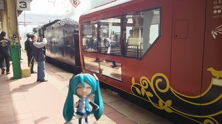 ミク:「客車もリニューアルしたんですね!」