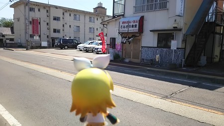 リン:「ここ誰も並んでないよ! ここにしやう♪」