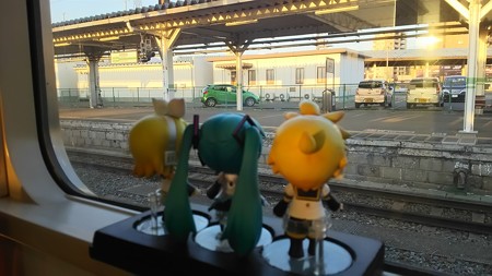 ミク:「会津若松駅で、11分停車です。ここから進行方向が逆になり...