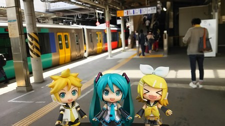 リン:「水戸駅に着いた! お疲れちゃまーん♪」 ミク:「なんと、...