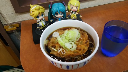 レン:「夕飯はホームの立ち食い蕎麦だね」