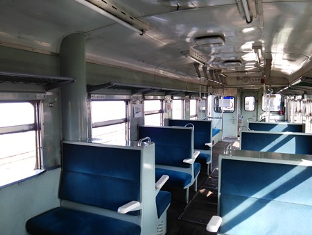 222車内