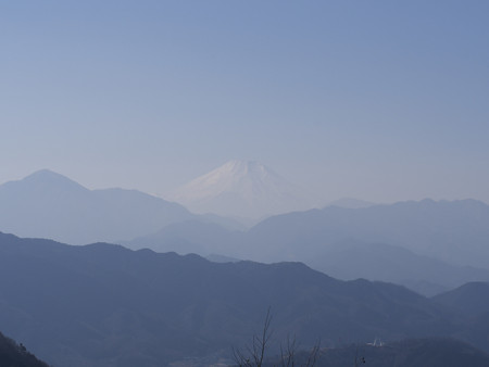 霞む富士山