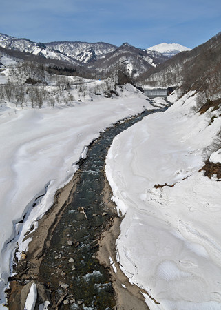 150328雪解けの川01