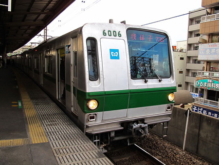 東京メトロ6000系(亀有駅)