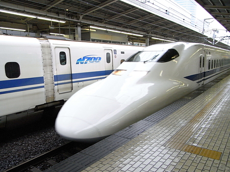 700系(新横浜駅)1